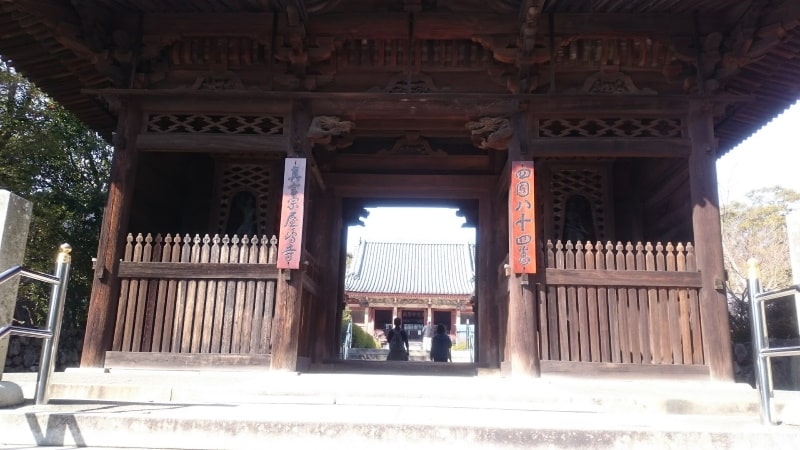 四天門と屋島寺の本堂
