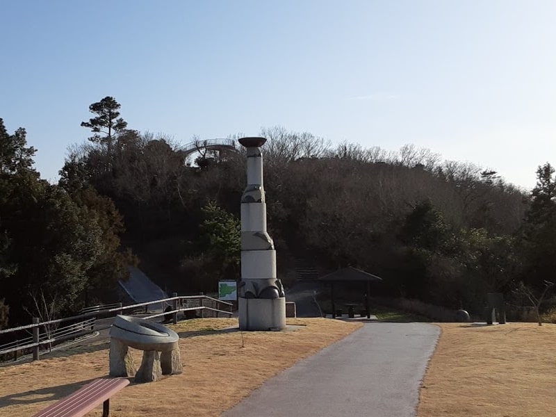 竜王山公園：地表より - 水の塔 pagoda of water　井上麦