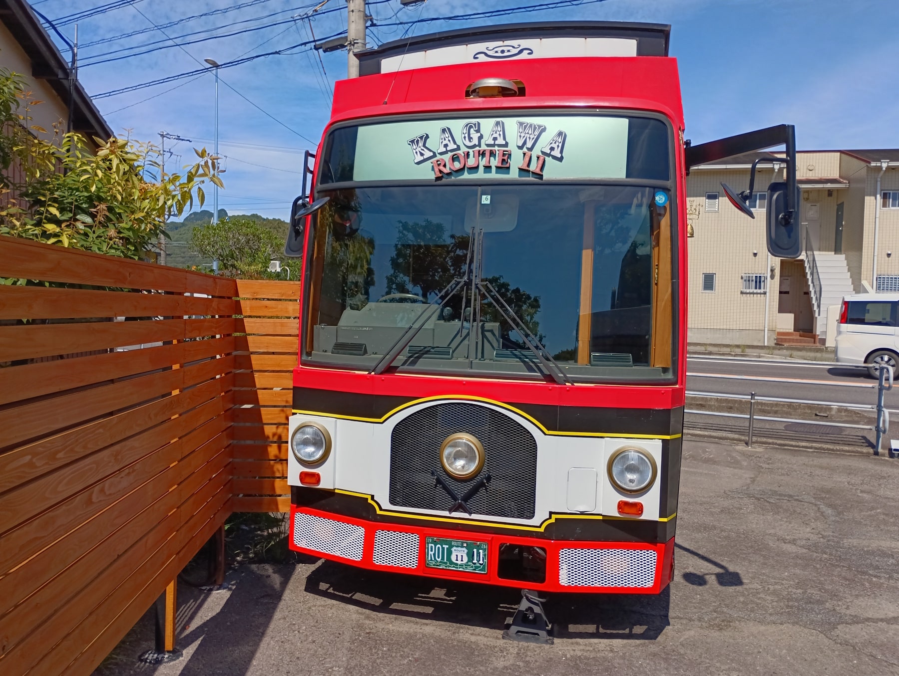 巡礼ほっとステーション牟礼88の敷地内のバス正面