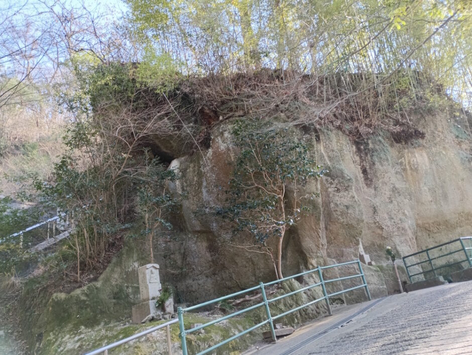 八栗寺の亀の子岩